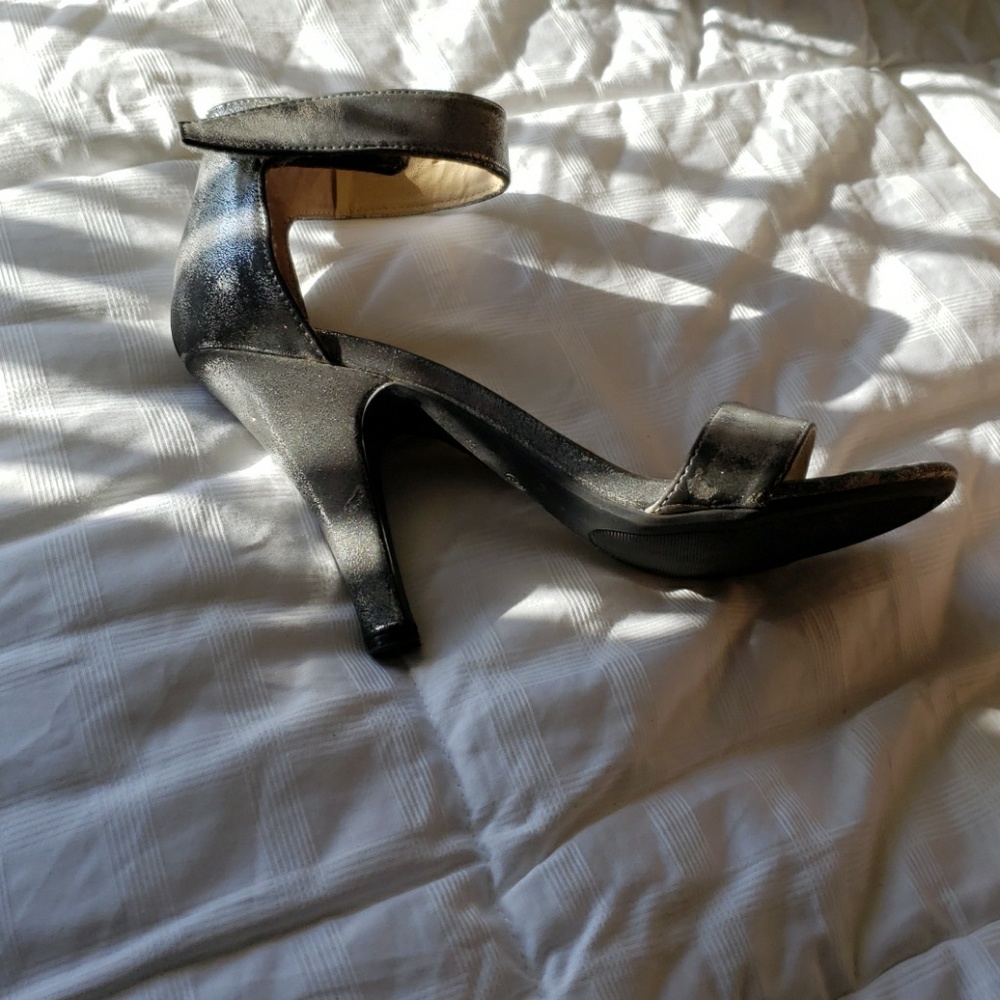 Heels - Picture 2 of 6
